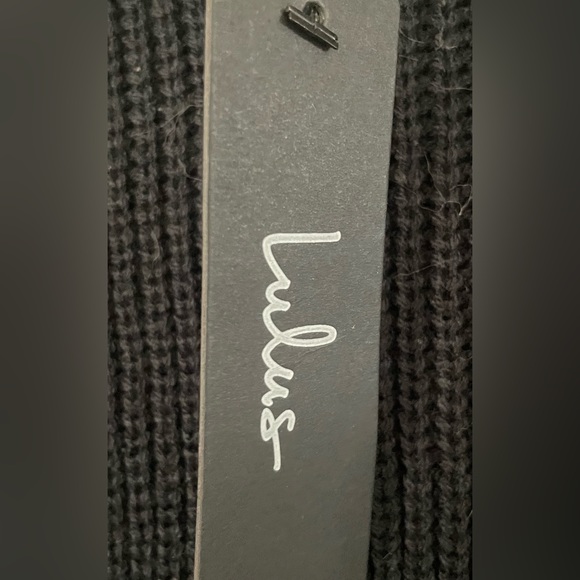 Lulu’s Sweater - Picture 5 of 5